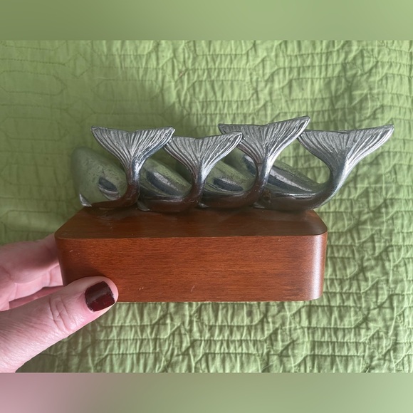 VINTAGE 4 SOLID STAINLESS STEEL SPERM WHALES ON WOODEN STAND-NAUTICAL DECOR - Picture 5 of 10